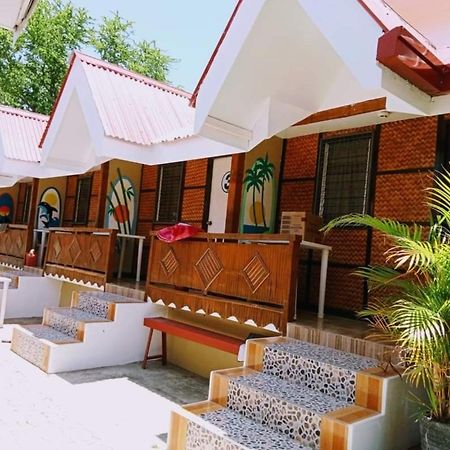 Sandstorm Lodge And Cafe بويرتو غاليرا المظهر الخارجي الصورة