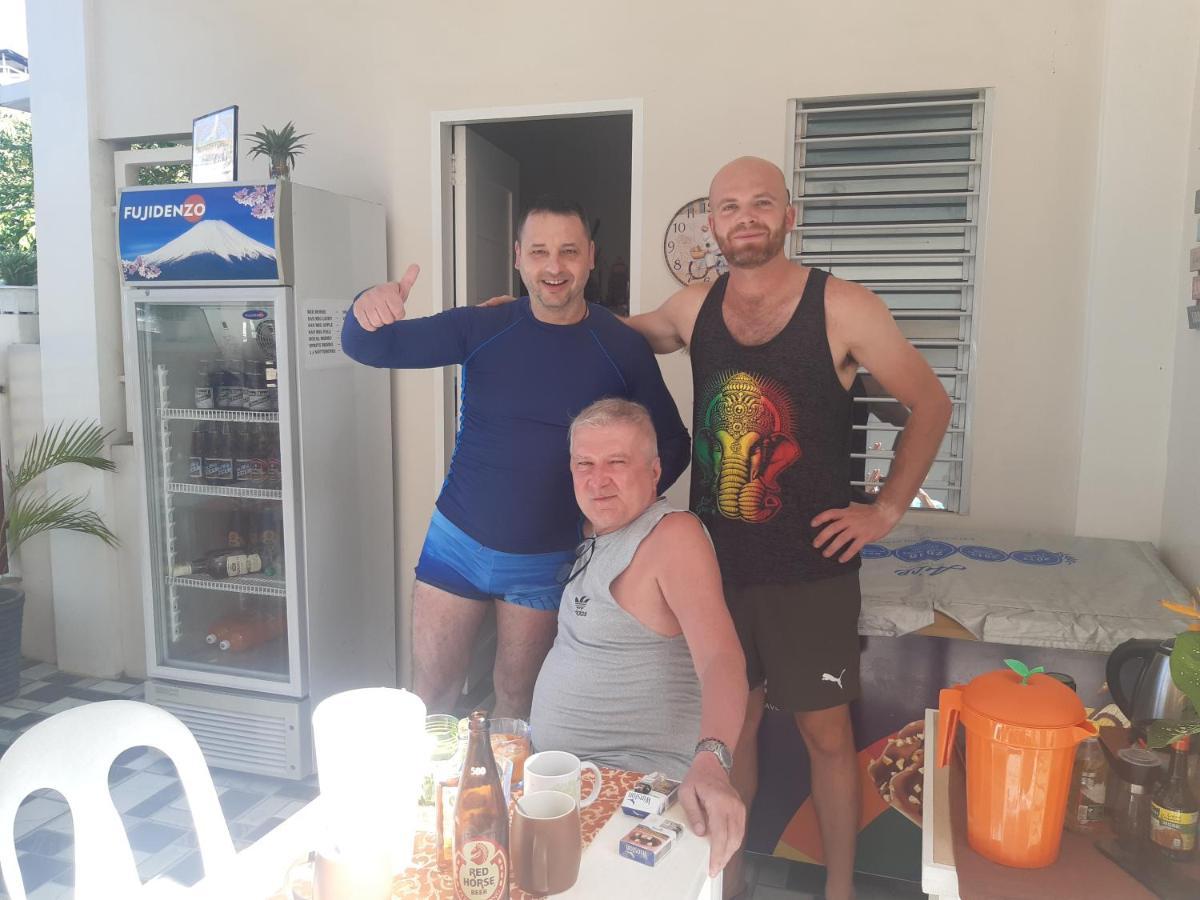 Sandstorm Lodge And Cafe بويرتو غاليرا المظهر الخارجي الصورة