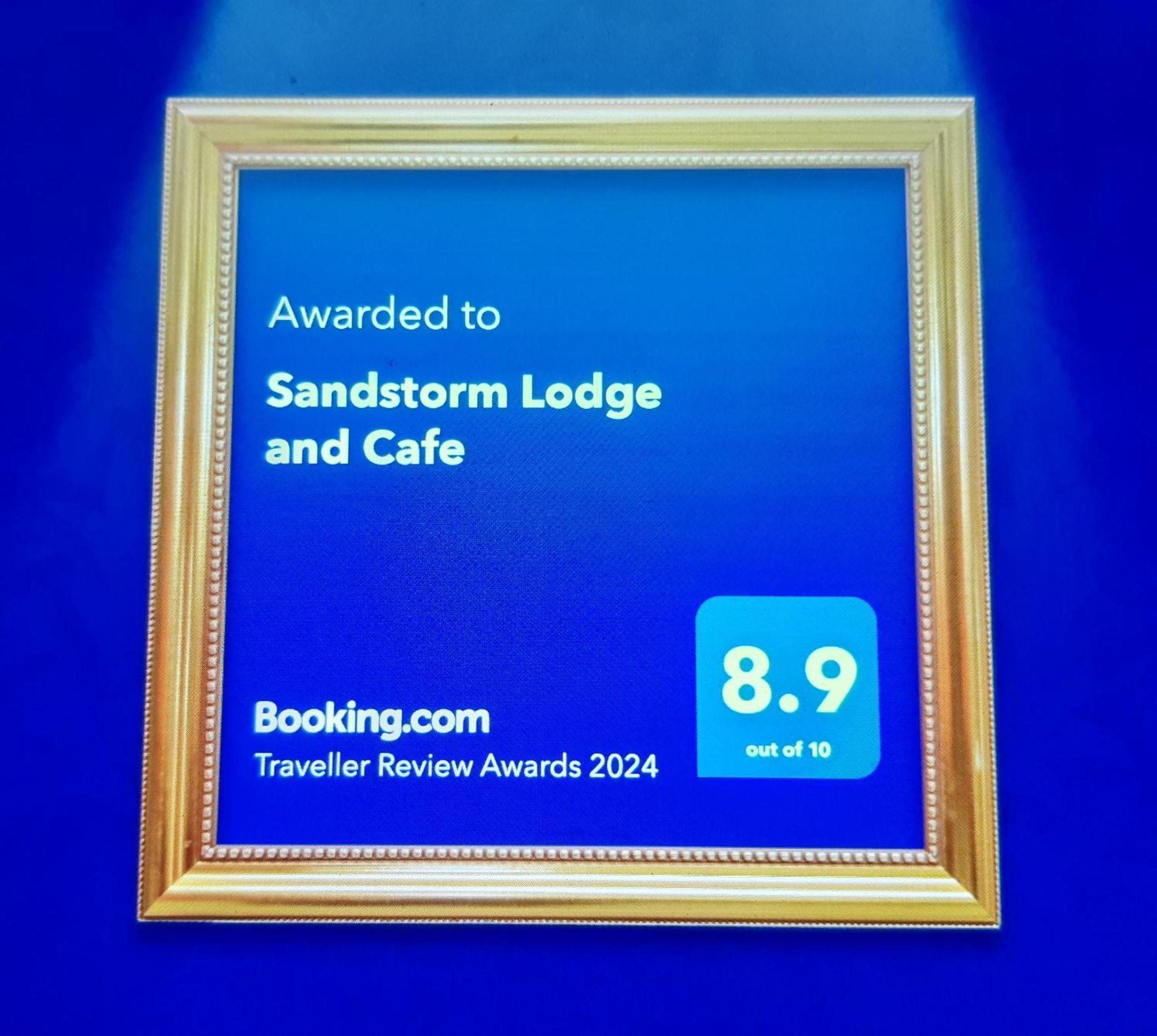Sandstorm Lodge And Cafe بويرتو غاليرا المظهر الخارجي الصورة