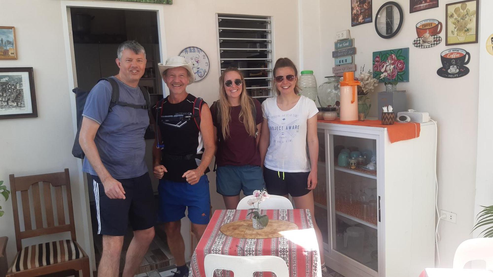 Sandstorm Lodge And Cafe بويرتو غاليرا المظهر الخارجي الصورة