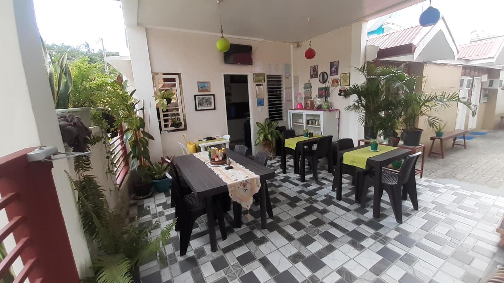 Sandstorm Lodge And Cafe بويرتو غاليرا المظهر الخارجي الصورة