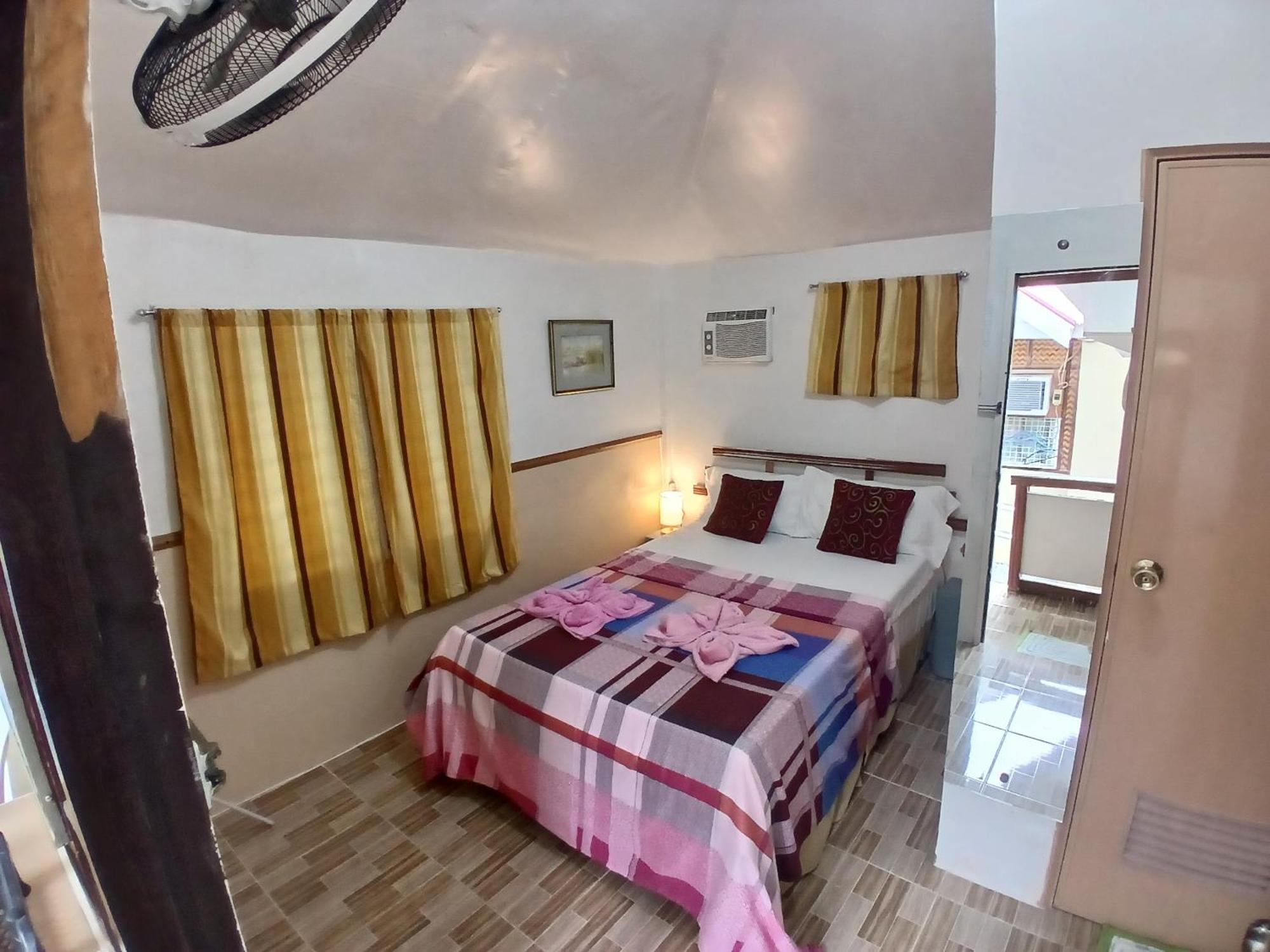 Sandstorm Lodge And Cafe بويرتو غاليرا المظهر الخارجي الصورة